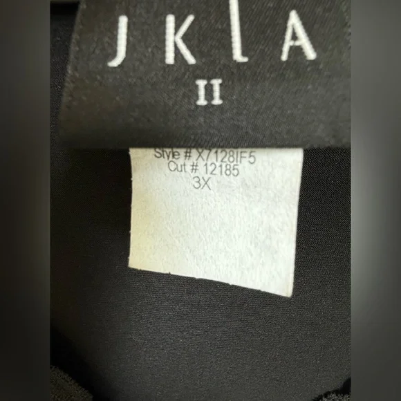 JKLA II Plus Sleeveless Black Floral Top - Picture 3 of 6